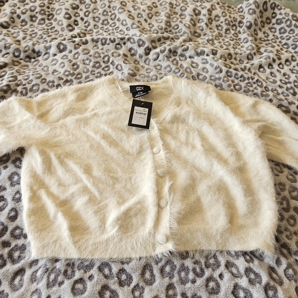 Crop Cardigan - Picture 2 of 4